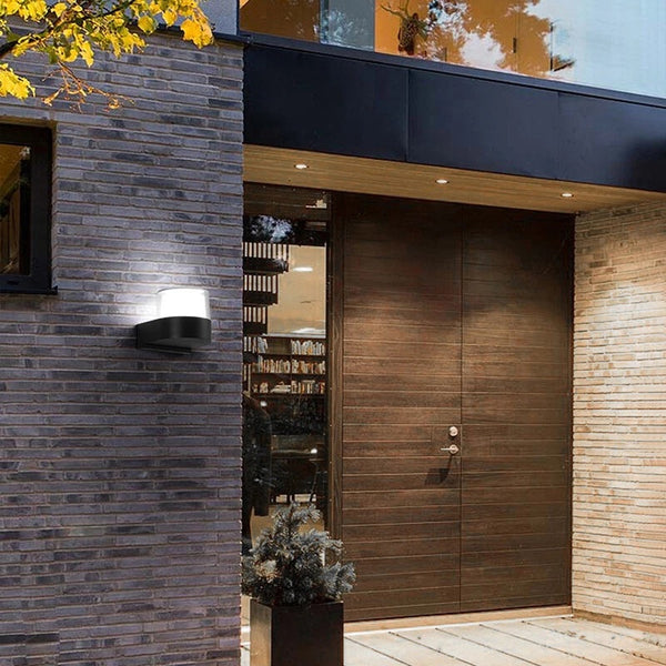 Outdoor waterproof LED wall light black modern wall lamp for indoor and outdoor use